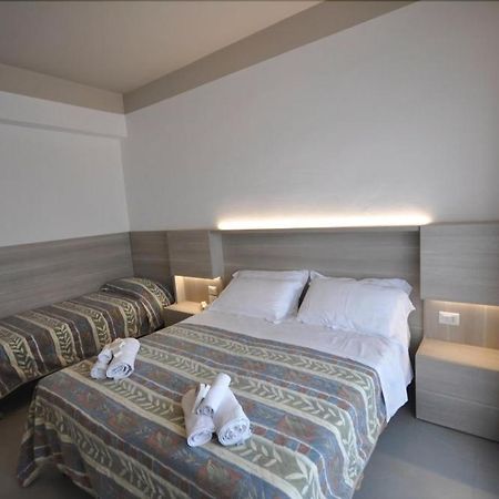 Hotel Alhambra Rimini Bagian luar foto