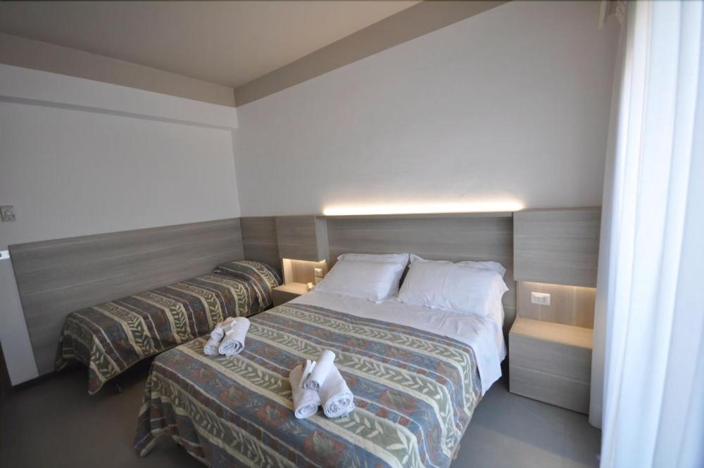 Hotel Alhambra Rimini Bagian luar foto