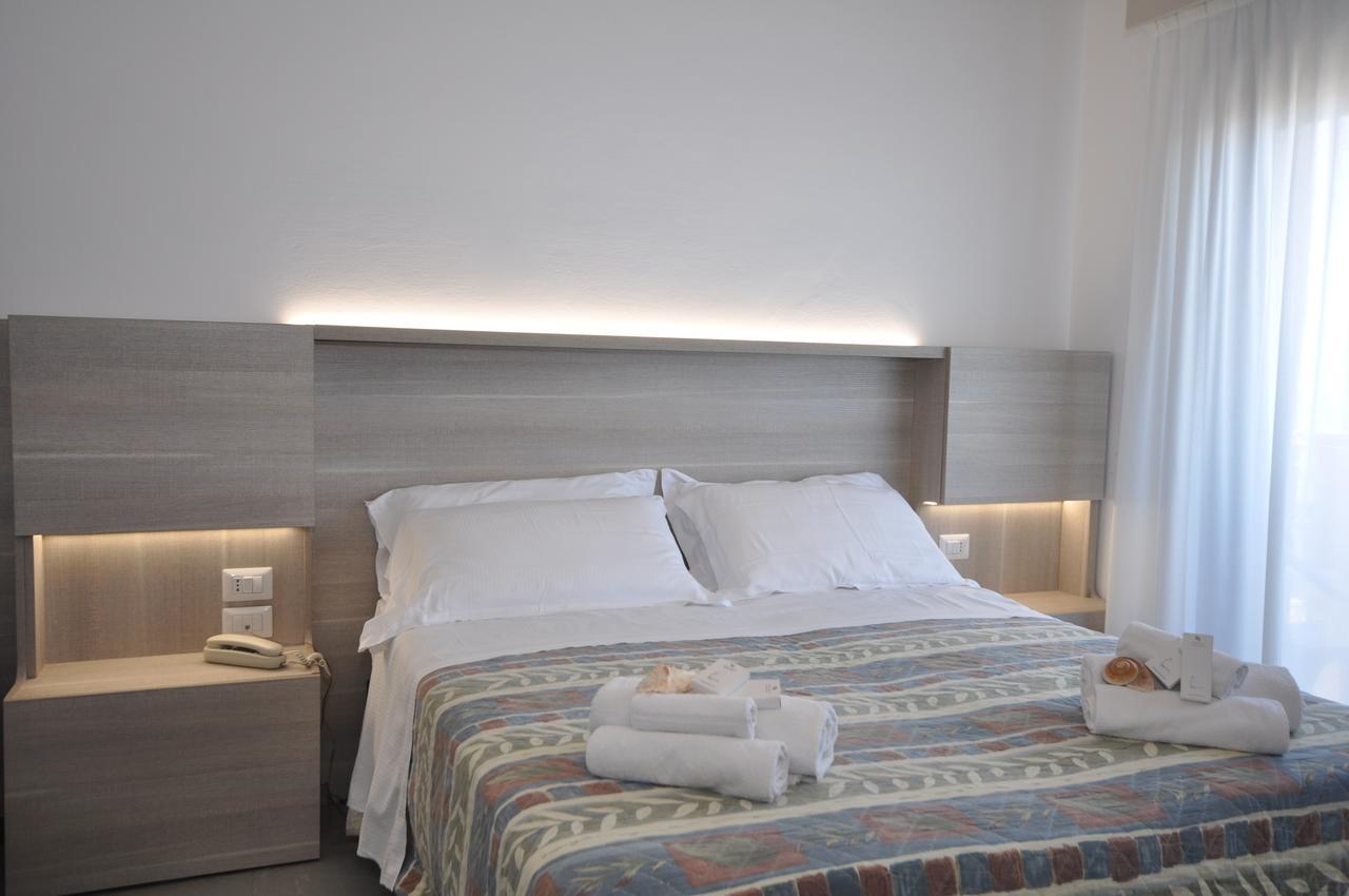 Hotel Alhambra Rimini Bagian luar foto
